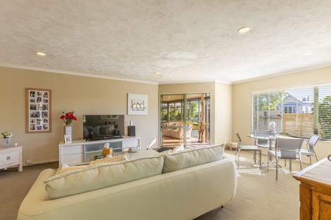 Photo of property in 2 Bucksburn Place, Greenmeadows, Napier, 4112