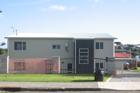 Photo of property in 3 Whanake Street, Titahi Bay, Porirua, 5022