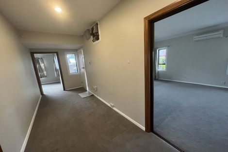 Photo of property in 32 Avonhead Road, Avonhead, Christchurch, 8042