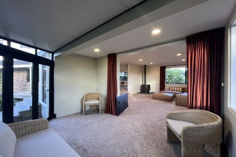 Photo of property in 15 Del Mar Place, Merrilands, New Plymouth, 4312