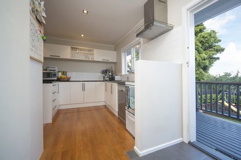 Photo of property in 70 Stottholm Road, Titirangi, Auckland, 0604