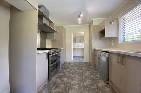 Photo of property in 36 Sequoia Place, Sunnynook, Auckland, 0620