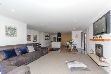 Photo of property in 5a Tupuhi Place, Highlands Park, New Plymouth, 4312