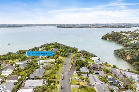 Photo of property in 122 Island Bay Road, Beach Haven, Auckland, 0626