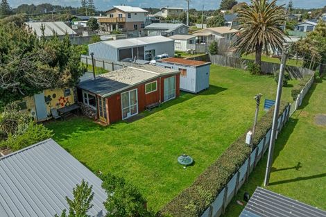 Photo of property in 25 Himatangi Street, Himatangi Beach, Foxton, 4891