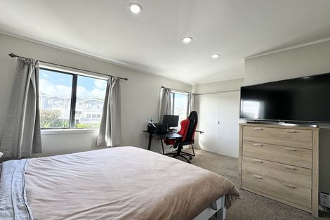 Photo of property in 1/5 John Jennings Drive, Oteha, Auckland, 0632