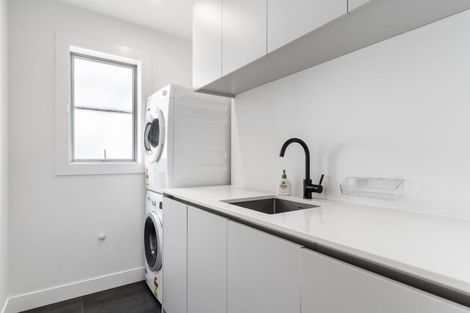 Photo of property in 24 Beach Road, Castor Bay, Auckland, 0620
