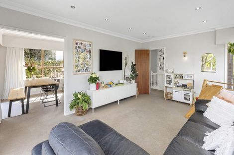 Photo of property in 2 Hartles Place, Mellons Bay, Auckland, 2014