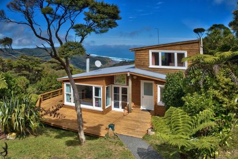 Photo of property in 193 Piha Road, Piha, New Lynn, 0772