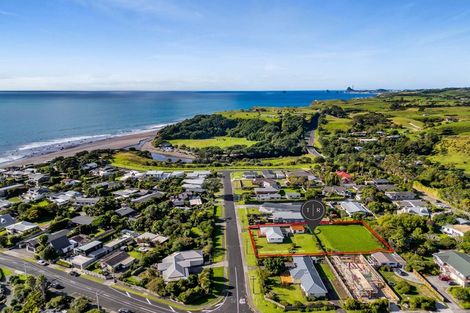 Photo of property in 6 Mace Terrace, Oakura, 4314