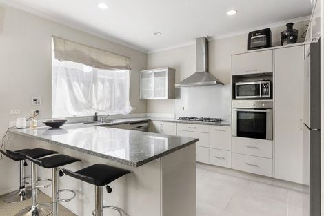 Photo of property in 12 Seresin Crescent, Flat Bush, Auckland, 2016