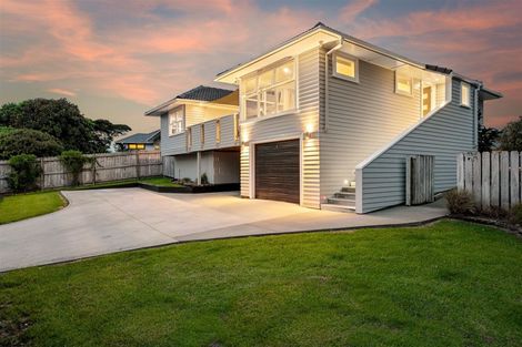 Photo of property in 27 Gill Avenue, Te Atatu Peninsula, Auckland, 0610