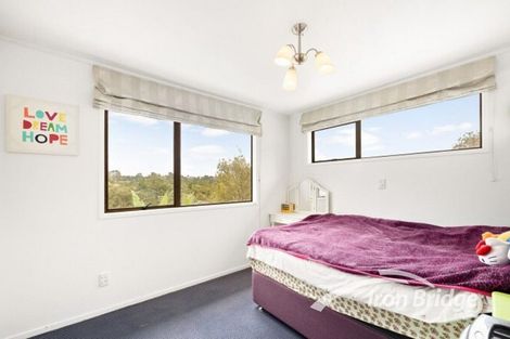Photo of property in 2/15 Ridgewood Crescent, Birkenhead, Auckland, 0626