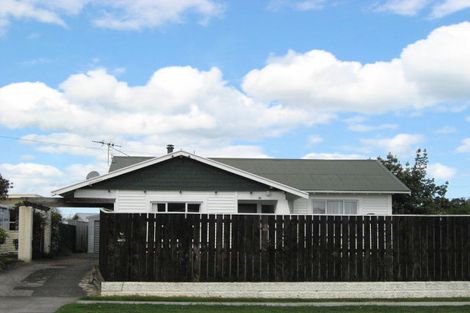 Photo of property in 17 Central Avenue, Gonville, Whanganui, 4501
