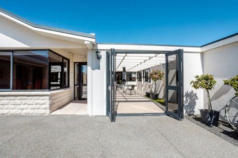 Photo of property in 9 Smith Street, Dannevirke, 4930