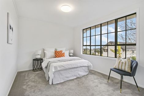 Photo of property in 7 Glen Vista Place, Bayview, Auckland, 0629