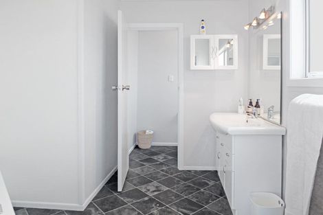 Photo of property in 122 Seabury Avenue, Foxton Beach, Foxton, 4815