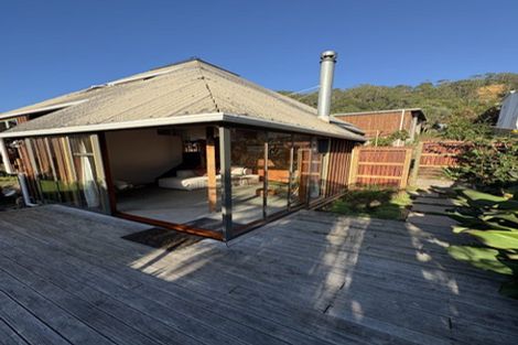 Photo of property in 15 Domain Crescent, Muriwai, Waimauku, 0881