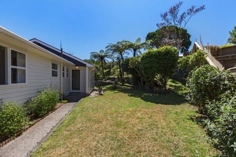 Photo of property in 16 Florio Terrace, Tawa, Wellington, 5028