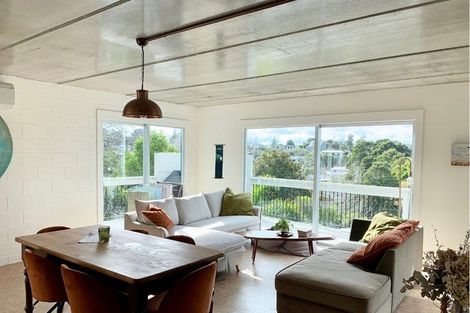 Photo of property in 24 Point Street, Raglan, 3225