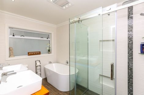 Photo of property in 38 Mcgiven Drive, Ridgewood, New Plymouth, 4371