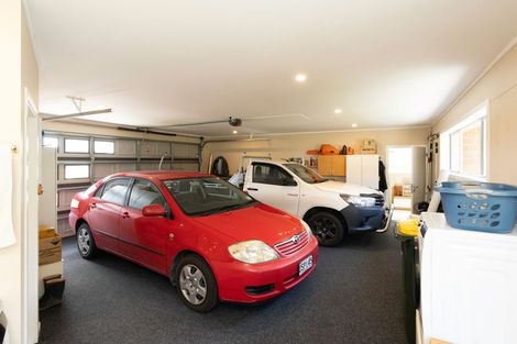 Photo of property in 28 Barry Curtis Place, Levin, 5510