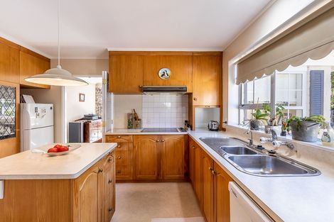 Photo of property in 10 Rosebank Grove, Waikanae, 5036