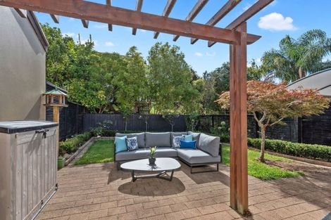 Photo of property in 7/8 Tobago Place, Sunnynook, Auckland, 0620