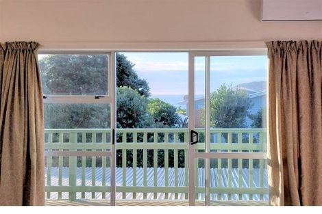 Photo of property in 7 Terrace Road, Titahi Bay, Porirua, 5022