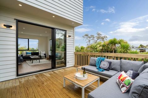 Photo of property in 24c Killarney Avenue, Torbay, Auckland, 0630