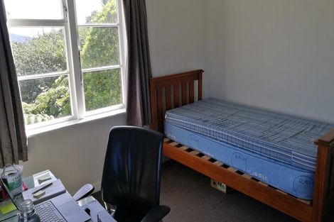 Photo of property in 5 Harland Street, Brooklyn, Wellington, 6021