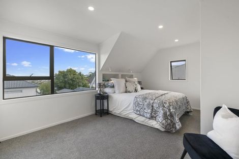 Photo of property in 226 East Coast Road, Forrest Hill, Auckland, 0620