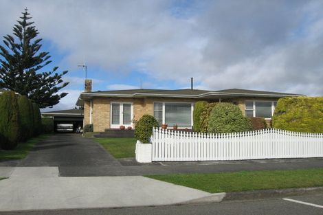 Photo of property in 14 Newhaven Place, Roslyn, Palmerston North, 4414