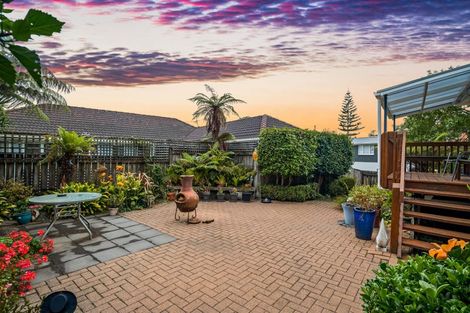 Photo of property in 1 Metric Place, Te Atatu South, Auckland, 0610