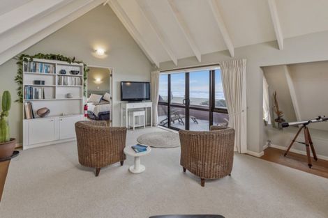 Photo of property in 115 Tutere Street, Waikanae Beach, Waikanae, 5036