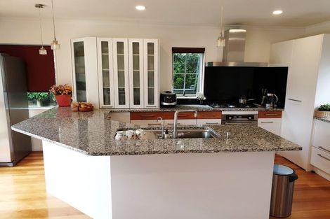 Photo of property in 15 Cayman Place, Unsworth Heights, Auckland, 0632