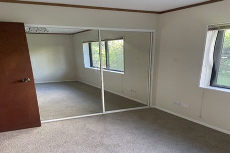 Photo of property in 8 Kirkdale Place, Northcross, Auckland, 0632