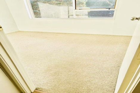 Photo of property in 2/82 Peach Road, Glenfield, Auckland, 0629