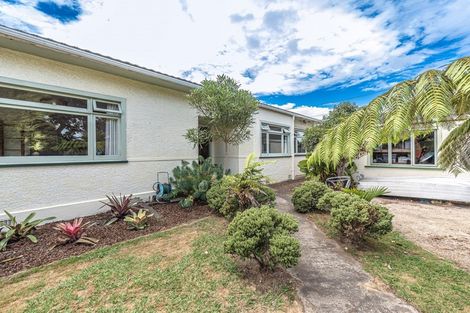 Photo of property in 6 Taranaki Street, Saint Johns Hill, Whanganui, 4501