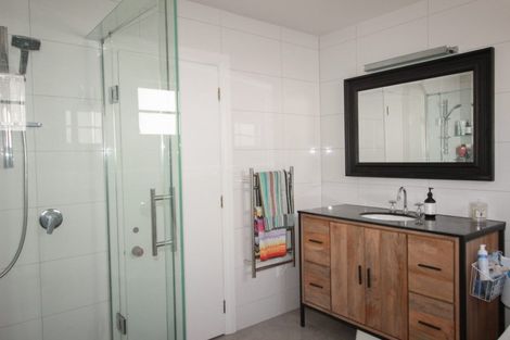 Photo of property in 12 Richmond Avenue, Northcote Point, Auckland, 0627