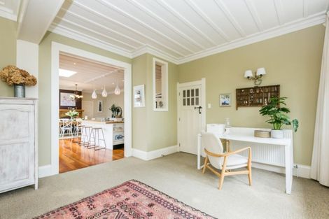 Photo of property in 2 Gillean Street, Havelock North, 4130