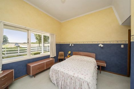 Photo of property in 1 Graves Street, Eltham, 4322