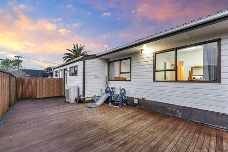 Photo of property in 3/21 Northall Road, New Lynn, Auckland, 0600