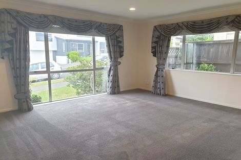Photo of property in 9 Seresin Crescent, Flat Bush, Auckland, 2016