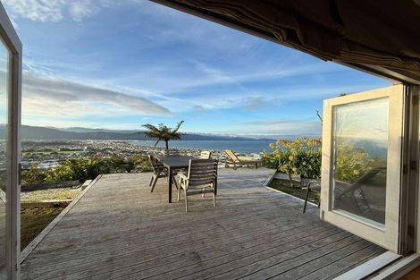 Photo of property in 17 Rakeiora Grove, Korokoro, Lower Hutt, 5012