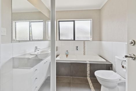 Photo of property in 25 Girvan Terrace, Wattle Downs, Auckland, 2103