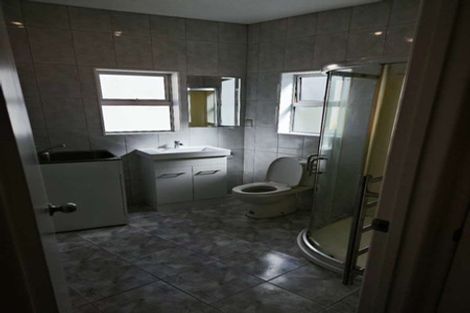 Photo of property in 11 Potter Avenue, Northcote, Auckland, 0627