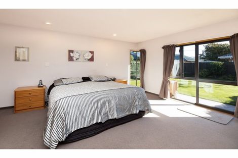 Photo of property in 22 Berkshire Drive Avonhead Christchurch City
