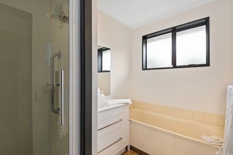 Photo of property in 9a Creese Place, Redwood, Christchurch, 8051