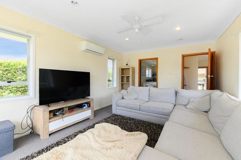 Photo of property in 72 Salisbury Road, Birkdale, Auckland, 0626